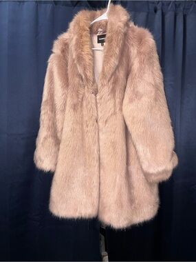 Express Women's Faux Fur Coat in Blush XL